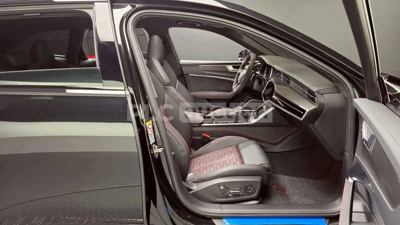 Audi Rs6 2025* FULL* КРАЙНА ЦЕНА, снимка 11 - Автомобили и джипове - 53947622