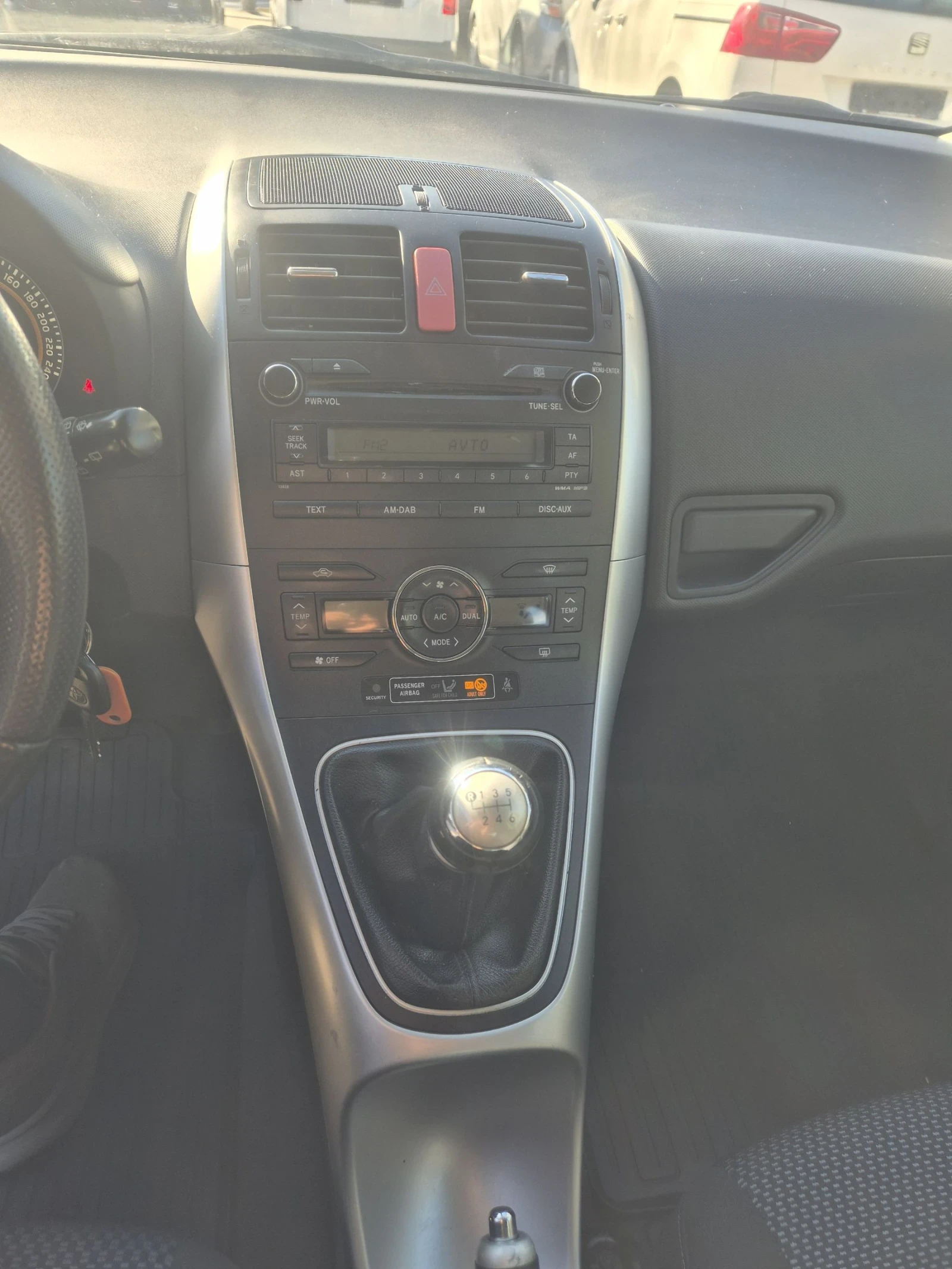 Toyota Auris 99000 KM. НОВ ВНОС , снимка 14 - Автомобили и джипове - 54138868