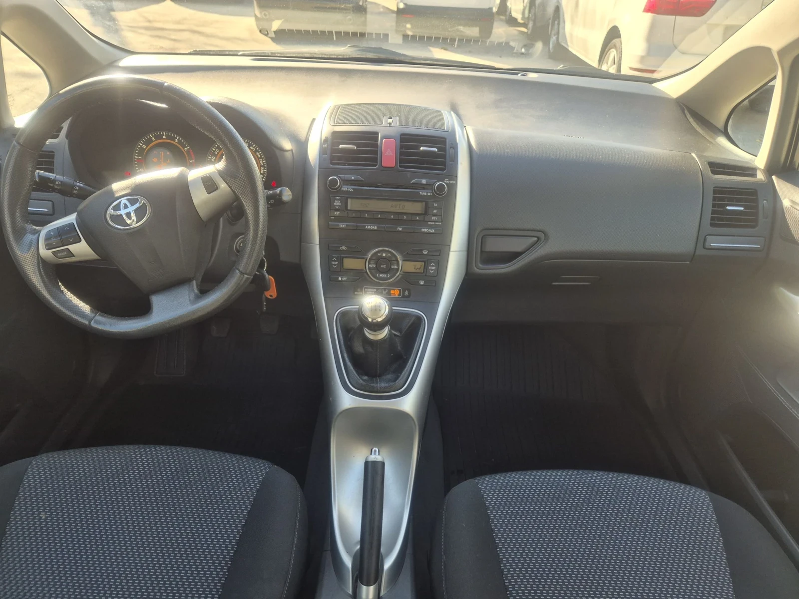 Toyota Auris 99000 KM. НОВ ВНОС , снимка 10 - Автомобили и джипове - 54138868