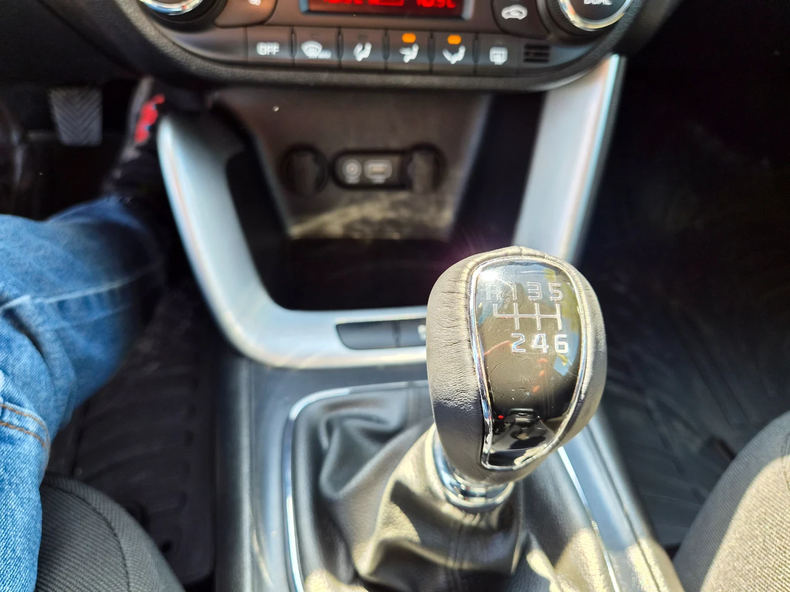 Kia Ceed 1.6Diesel Coupe, снимка 15 - Автомобили и джипове - 54530920