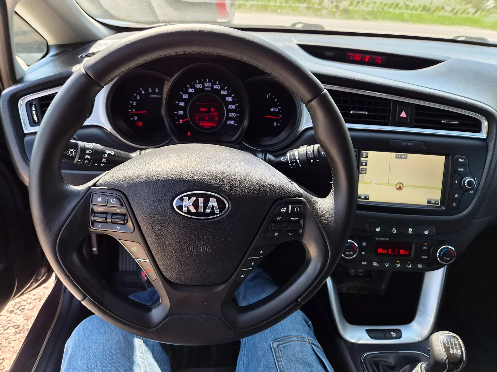 Kia Ceed 1.6Diesel Coupe, снимка 16 - Автомобили и джипове - 54530920