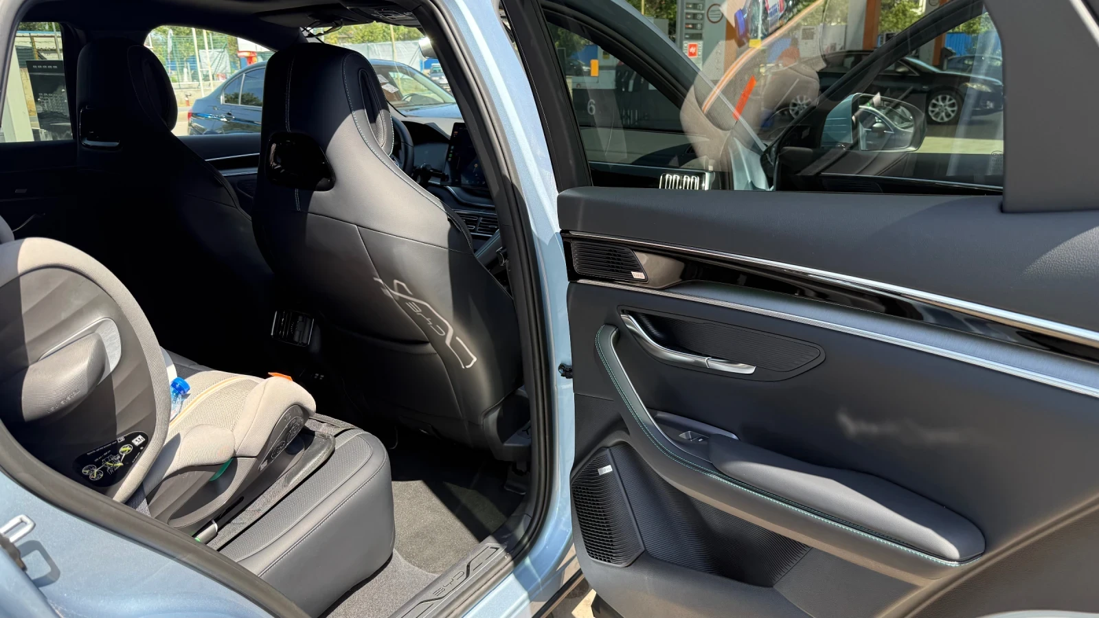 BYD Seal BYD Seal U DM-i AWD Design | 324 к.с. | Гаранция д, снимка 15 - Автомобили и джипове - 55423581