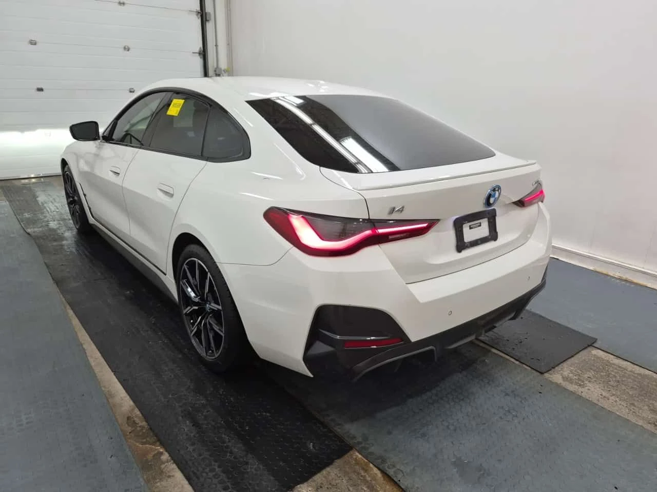 BMW i4 * EDRIVE40 * ГЛАВНО ПРЕДСТАВИТЕЛСТВО НА BMW, снимка 5 - Автомобили и джипове - 55611208