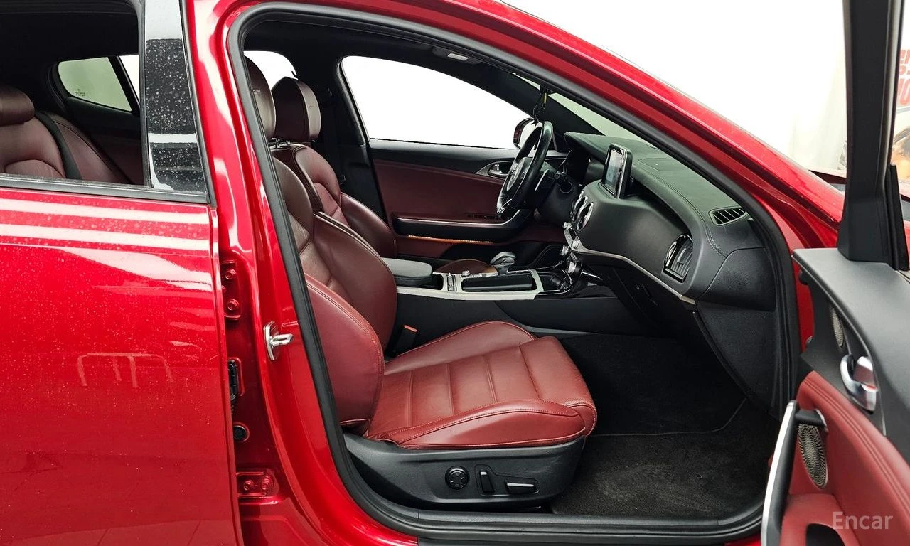 Kia Stinger 3.3 GT AWD* DISTRONIC* LEXICON* 360* ХЕДЪП* PANO* , снимка 7 - Автомобили и джипове - 55665792