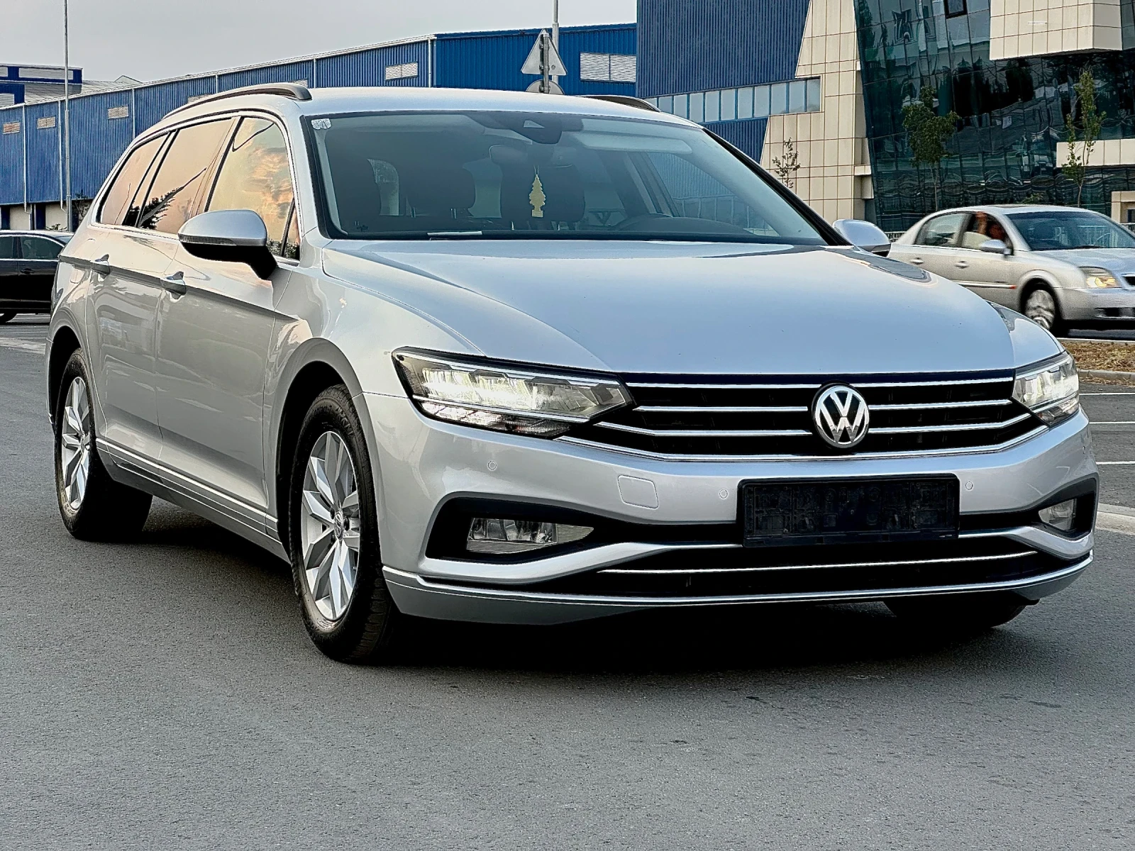 VW Passat 2.0 TDI | DSG | Facelift | Distronic | CarPlay , снимка 3 - Автомобили и джипове - 55710299