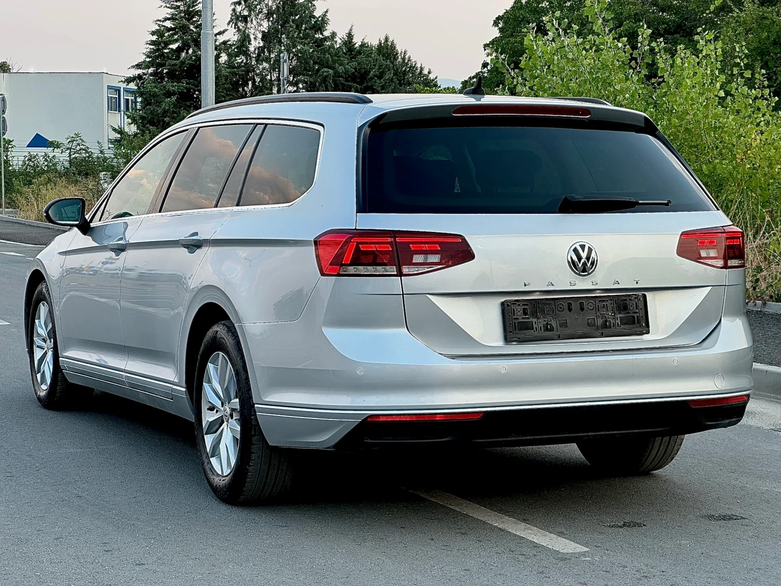 VW Passat 2.0 TDI | DSG | Facelift | Distronic | CarPlay , снимка 5 - Автомобили и джипове - 55710299