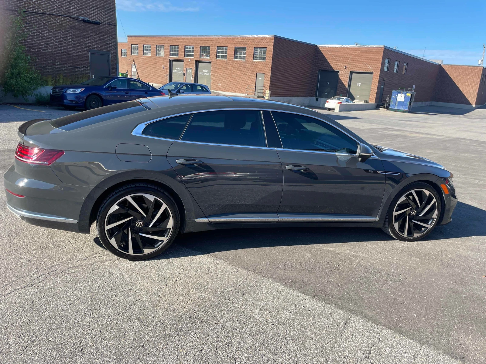 VW Arteon EXECLINE R-LINE| PANO| ОБДУХ| 360| , снимка 3 - Автомобили и джипове - 55953613