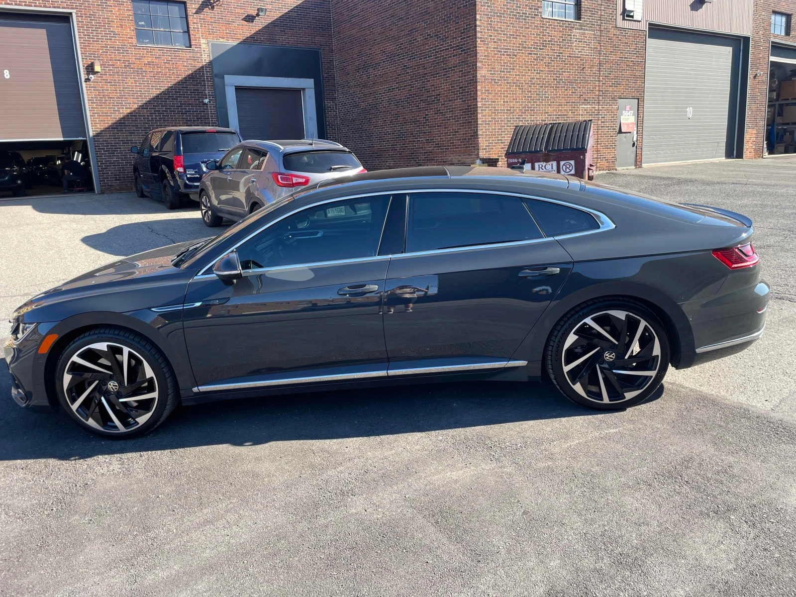 VW Arteon EXECLINE R-LINE| PANO| ОБДУХ| 360| , снимка 2 - Автомобили и джипове - 55953613