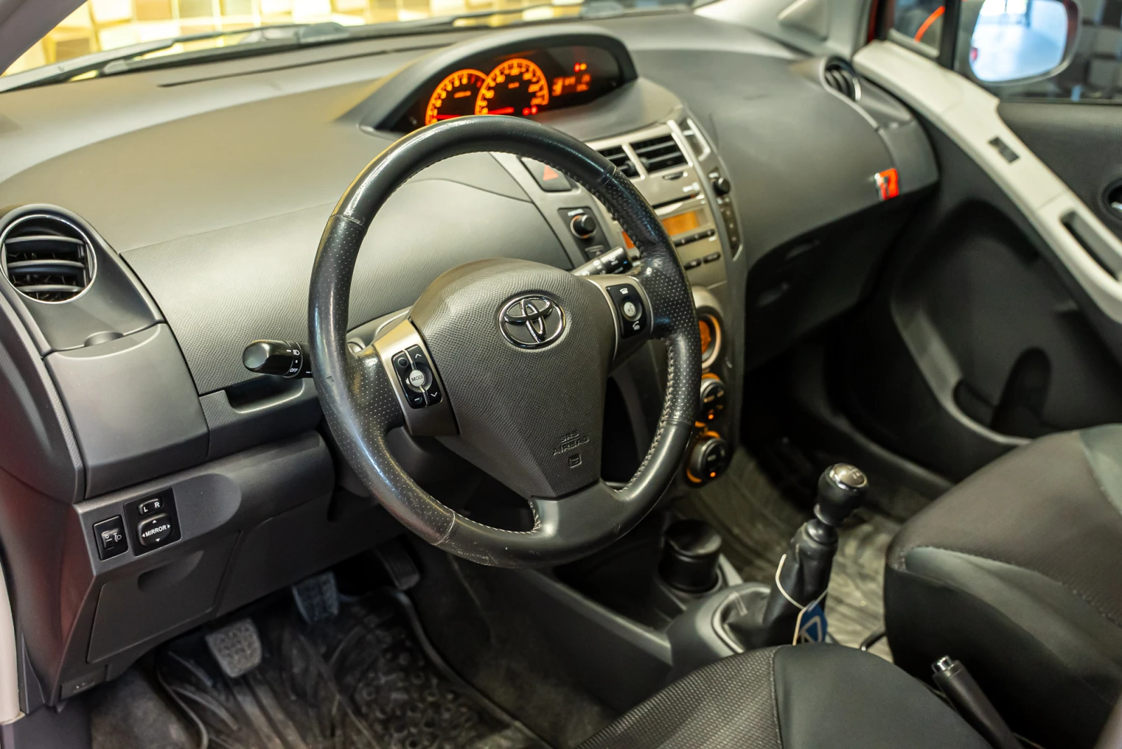 Toyota Yaris 1.8 TS, снимка 7 - Автомобили и джипове - 55991890