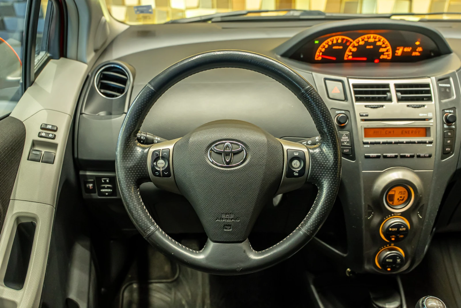 Toyota Yaris 1.8 TS, снимка 11 - Автомобили и джипове - 55991890