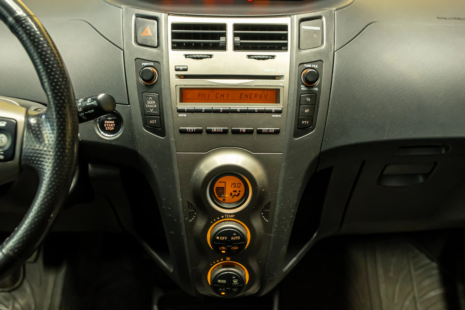 Toyota Yaris 1.8 TS, снимка 13 - Автомобили и джипове - 55991890