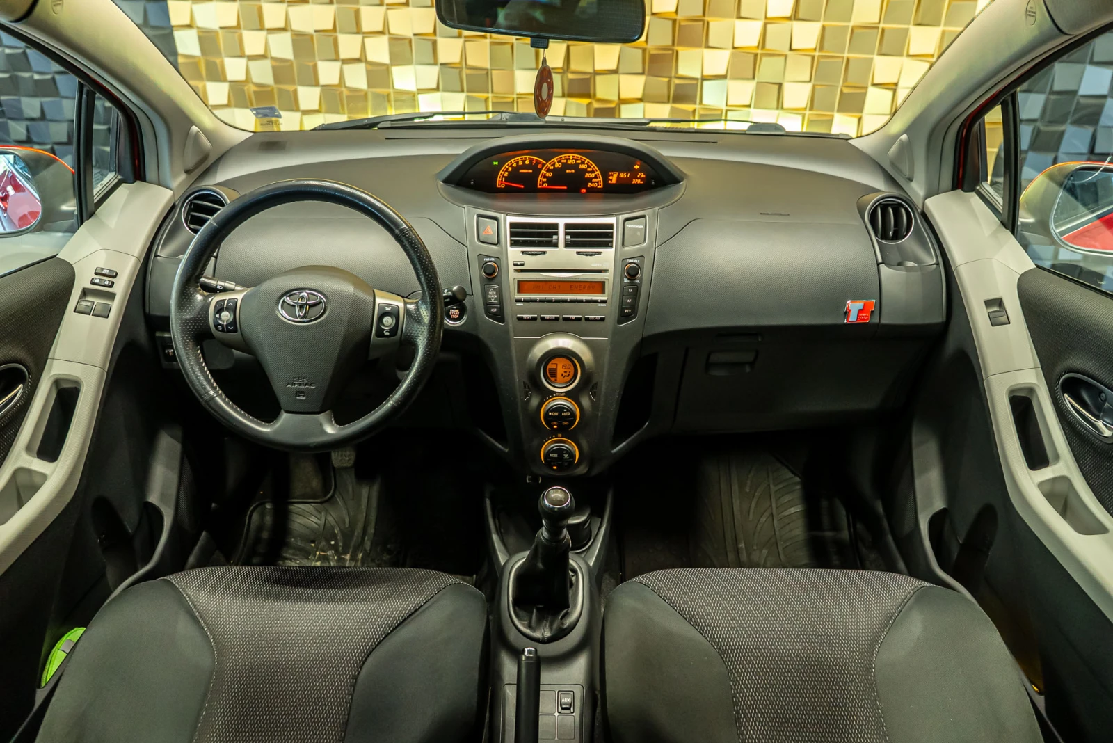 Toyota Yaris 1.8 TS, снимка 10 - Автомобили и джипове - 55991890
