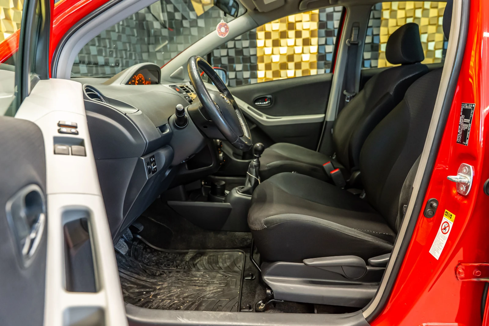 Toyota Yaris 1.8 TS, снимка 16 - Автомобили и джипове - 55991890