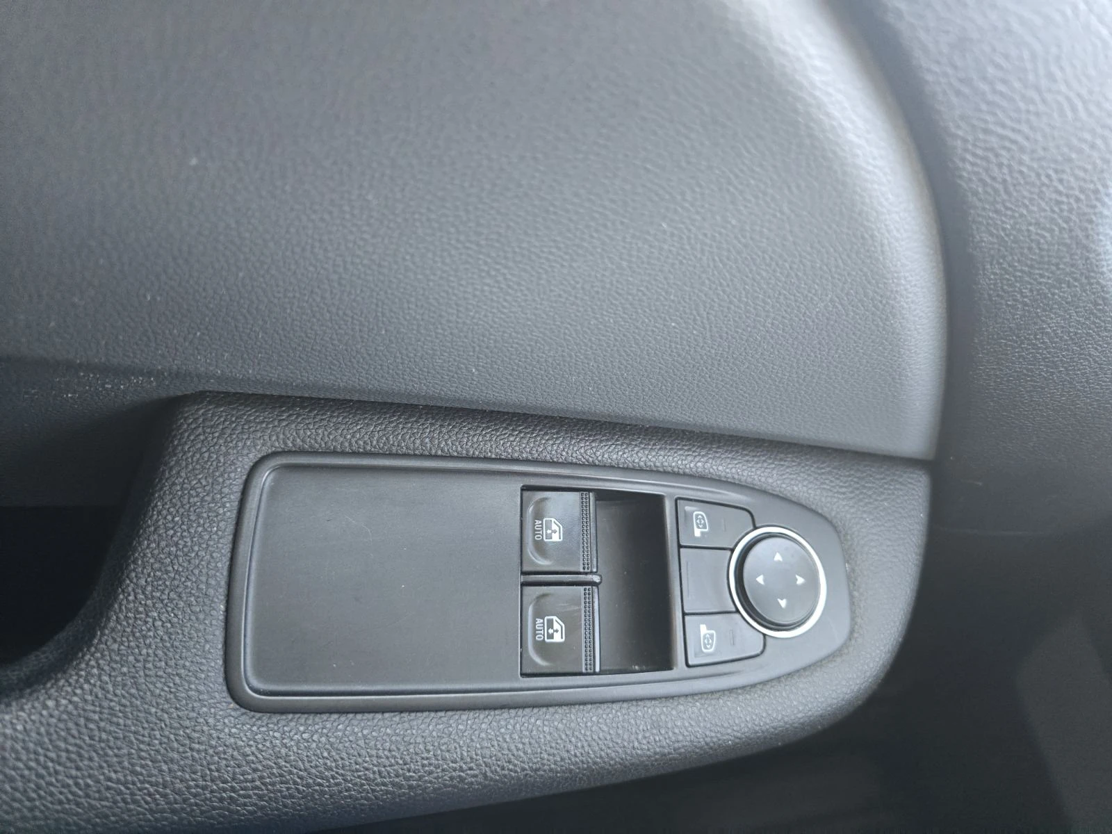 Renault Clio 1.0 TCe 75, снимка 11 - Автомобили и джипове - 56256336
