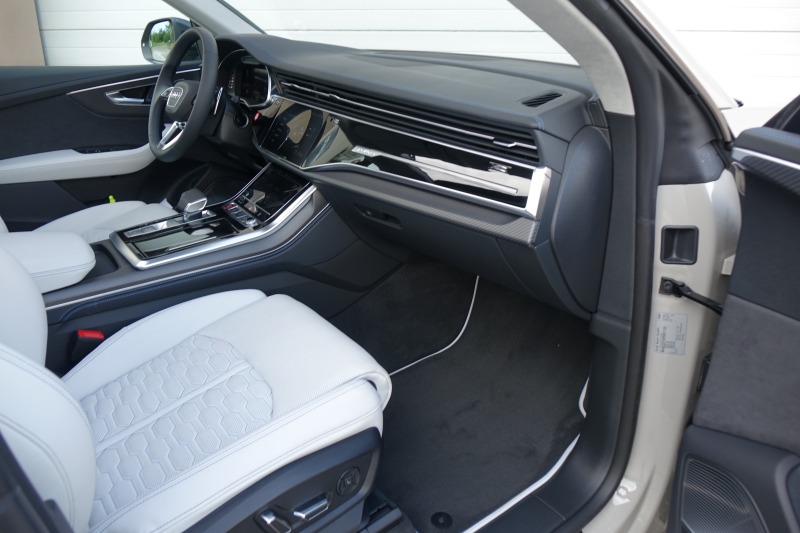 Audi RSQ8 AUDI EXCLUSIVE* CARBON* CERAMIC* B&O* 360* LASER* , снимка 16 - Автомобили и джипове - 46276490