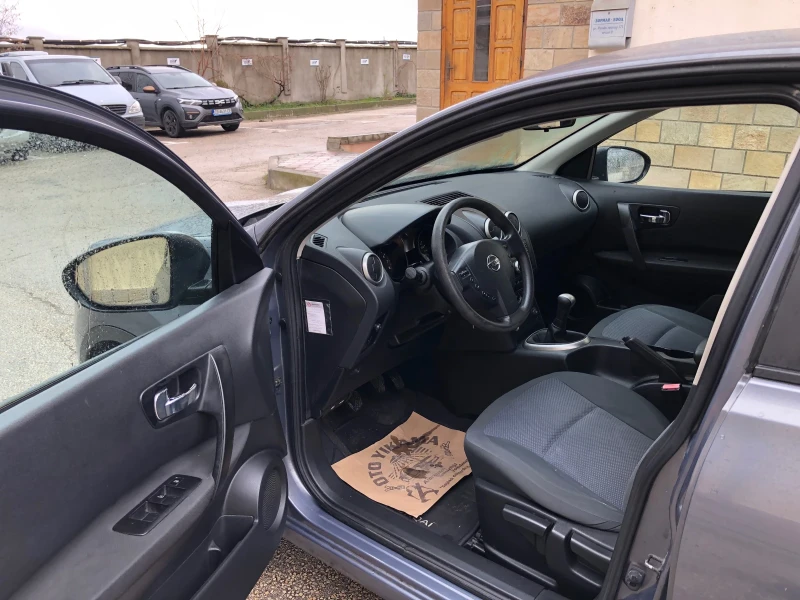 Nissan Qashqai 1.6i БЕНЗИН, снимка 8 - Автомобили и джипове - 48297600