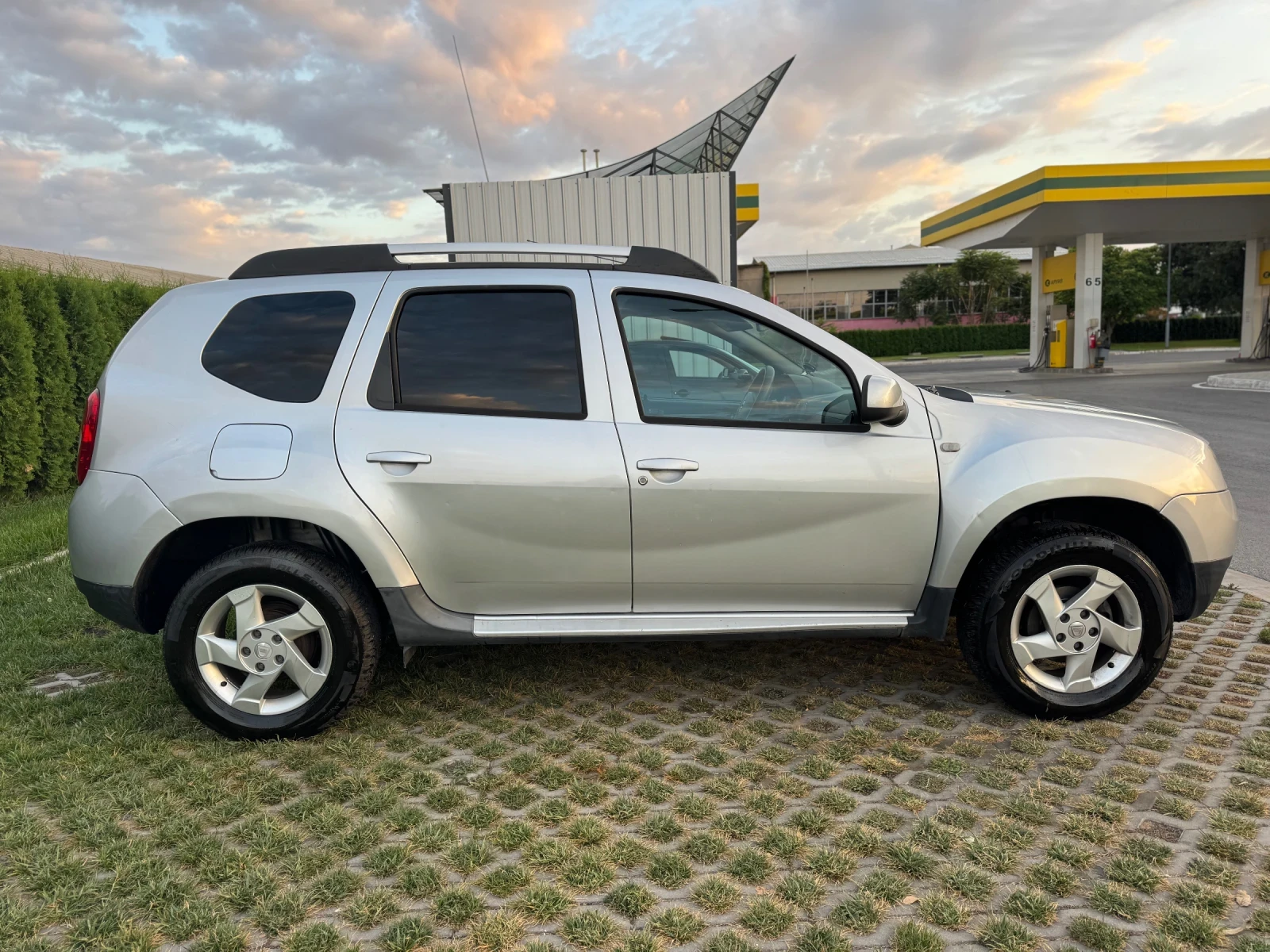 Dacia Duster 1.6 Бензин/Газ - изображение 4
