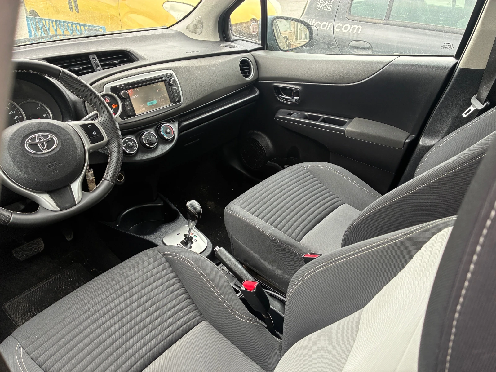 Toyota Yaris 1.4D4D/Automatik+ Navi+ Камера, снимка 7 - Автомобили и джипове - 53842431