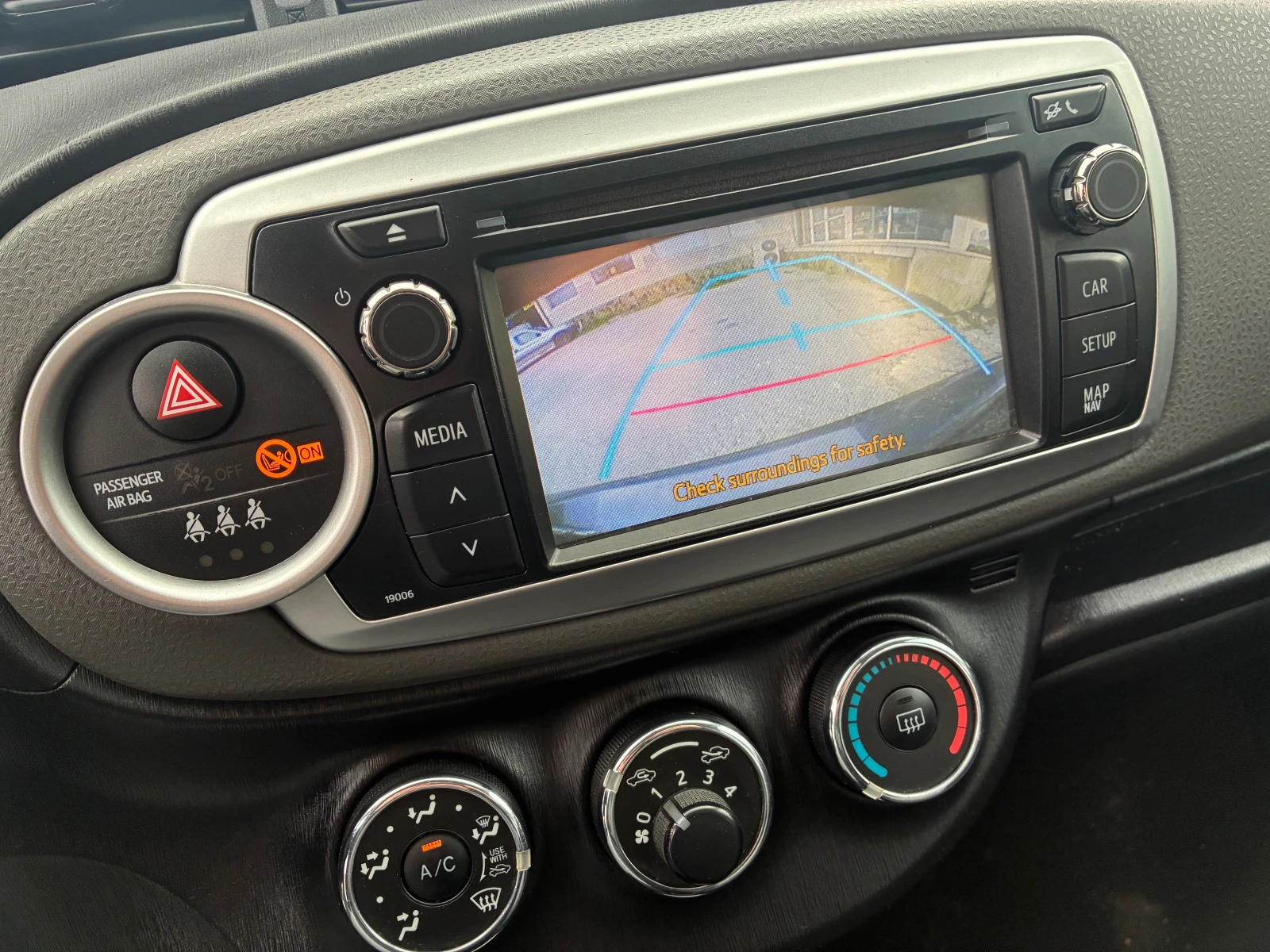 Toyota Yaris 1.4D4D/Automatik+ Navi+ Камера, снимка 13 - Автомобили и джипове - 53842431