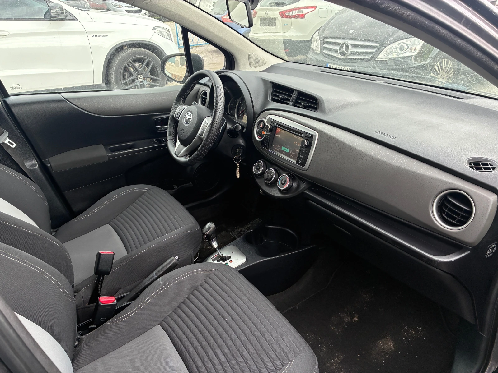 Toyota Yaris 1.4D4D/Automatik+ Navi+ Камера, снимка 8 - Автомобили и джипове - 53842431