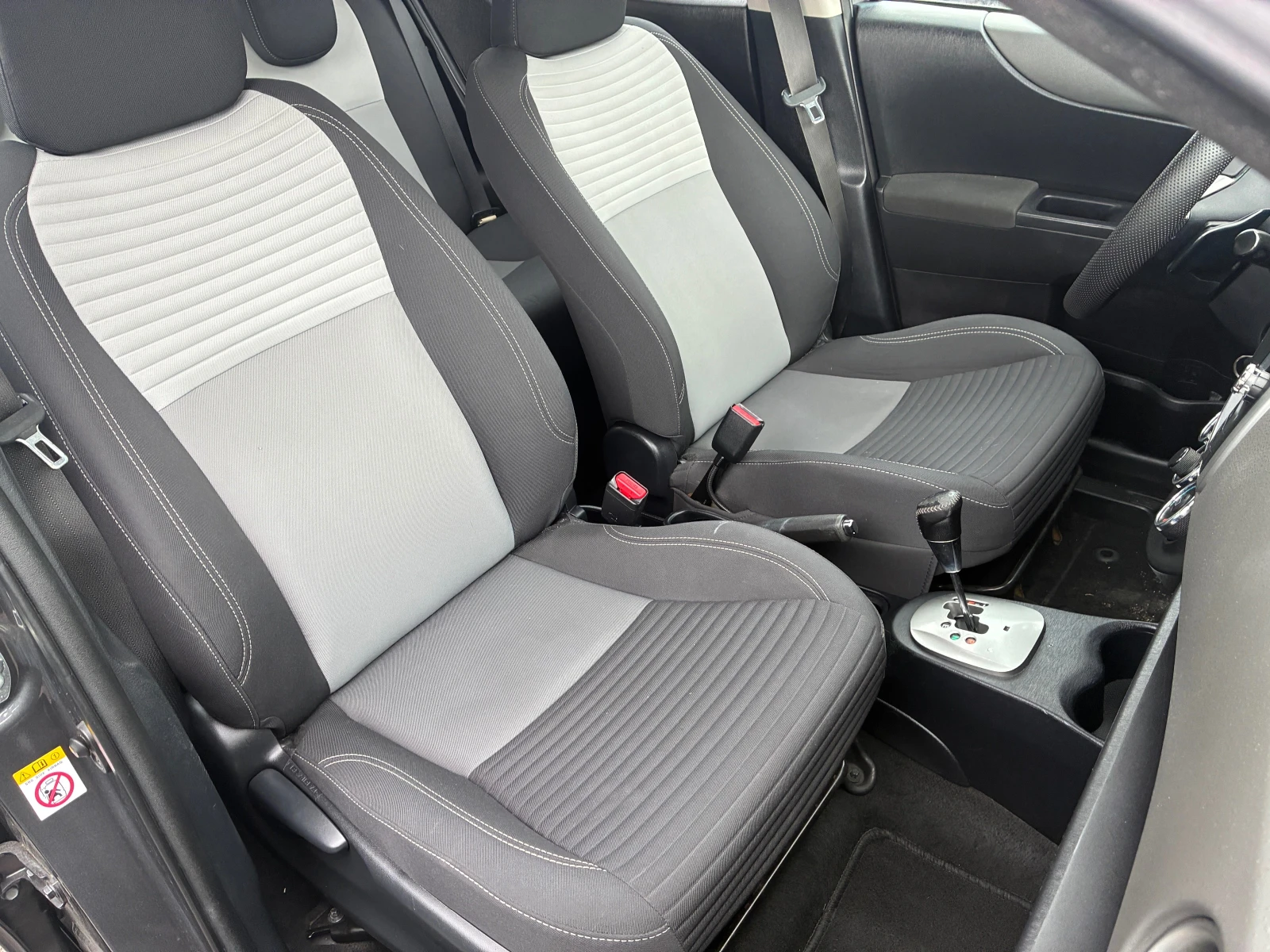 Toyota Yaris 1.4D4D/Automatik+ Navi+ Камера, снимка 12 - Автомобили и джипове - 53842431