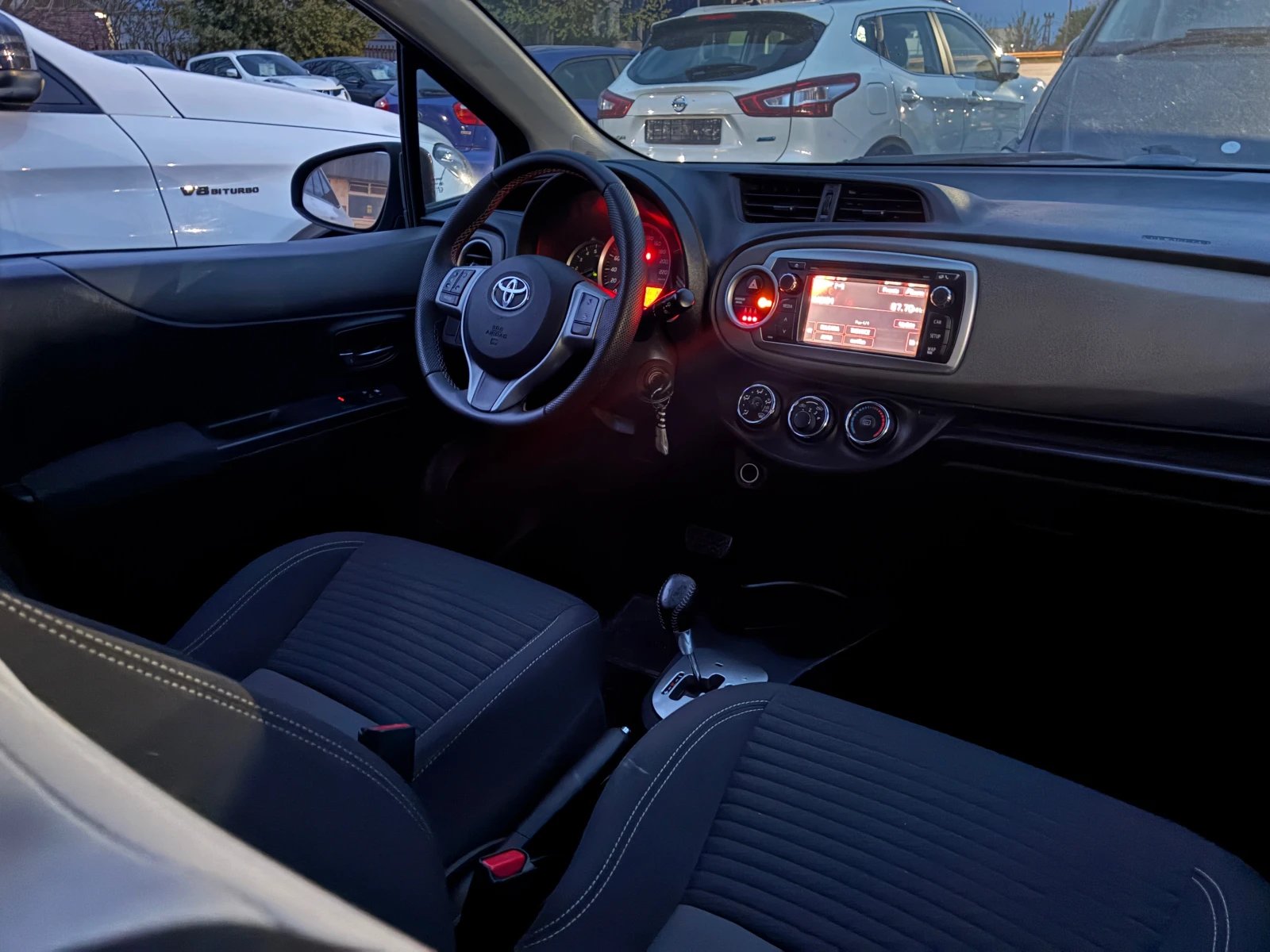 Toyota Yaris 1.4D4D/Automatik+ Navi+ Камера, снимка 6 - Автомобили и джипове - 53842431