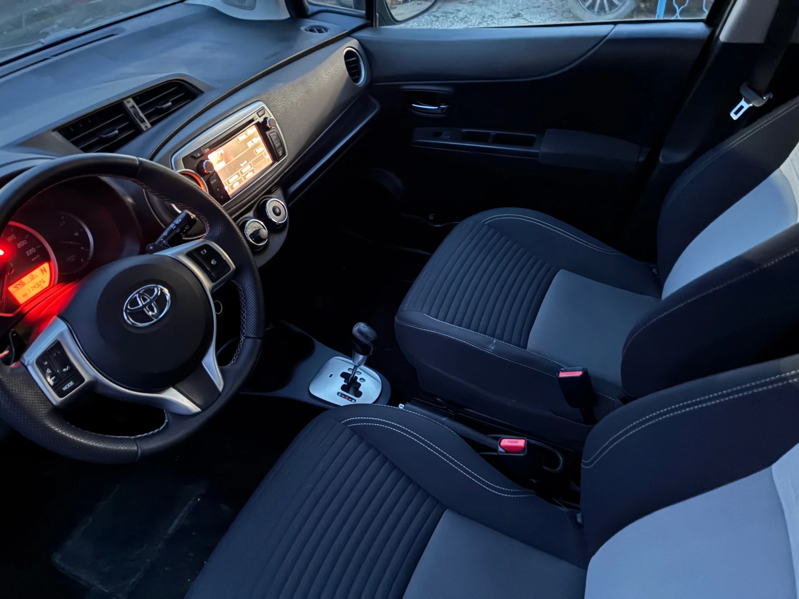 Toyota Yaris 1.4D4D/Automatik+ Navi+ Камера, снимка 9 - Автомобили и джипове - 53842431