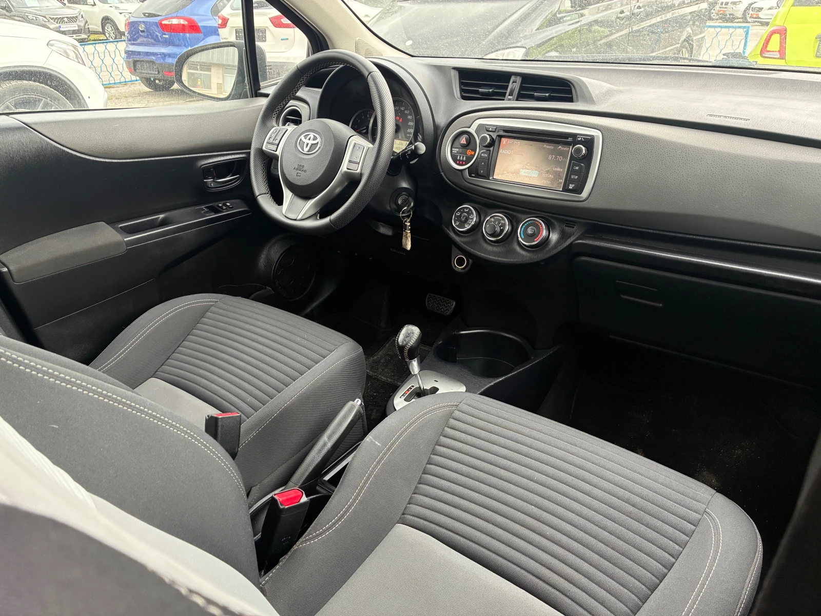 Toyota Yaris 1.4D4D/Automatik+ Navi+ Камера, снимка 10 - Автомобили и джипове - 53842431