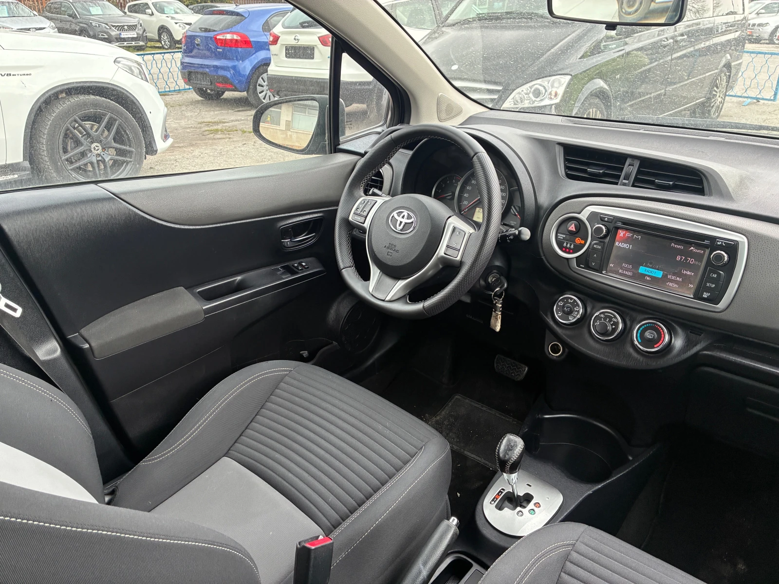 Toyota Yaris 1.4D4D/Automatik+ Navi+ Камера, снимка 9 - Автомобили и джипове - 53842431