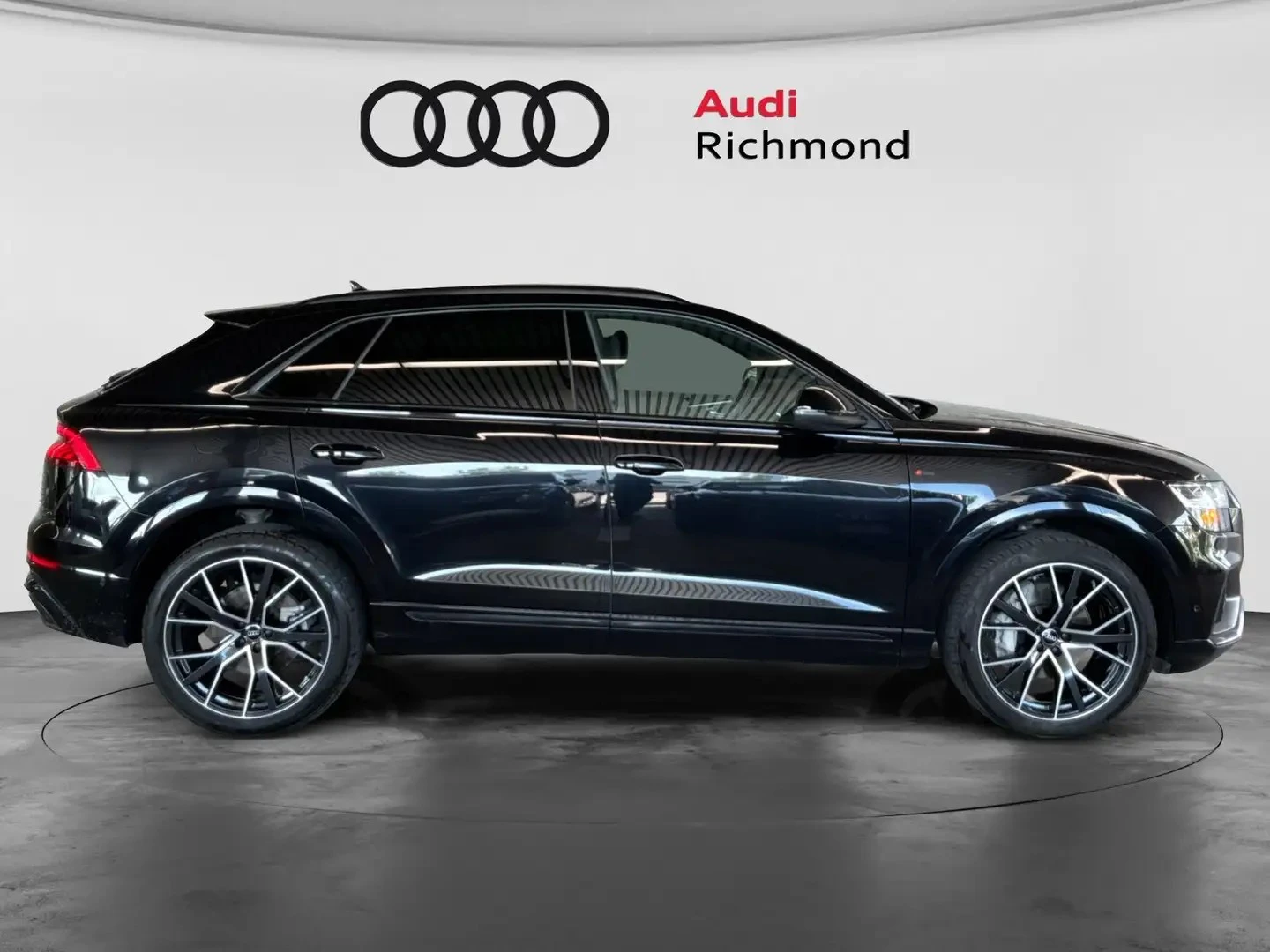 Audi Q8 Progressiv * АвтоКредит * (ЦЕНА ДО БГ), снимка 4 - Автомобили и джипове - 54999131