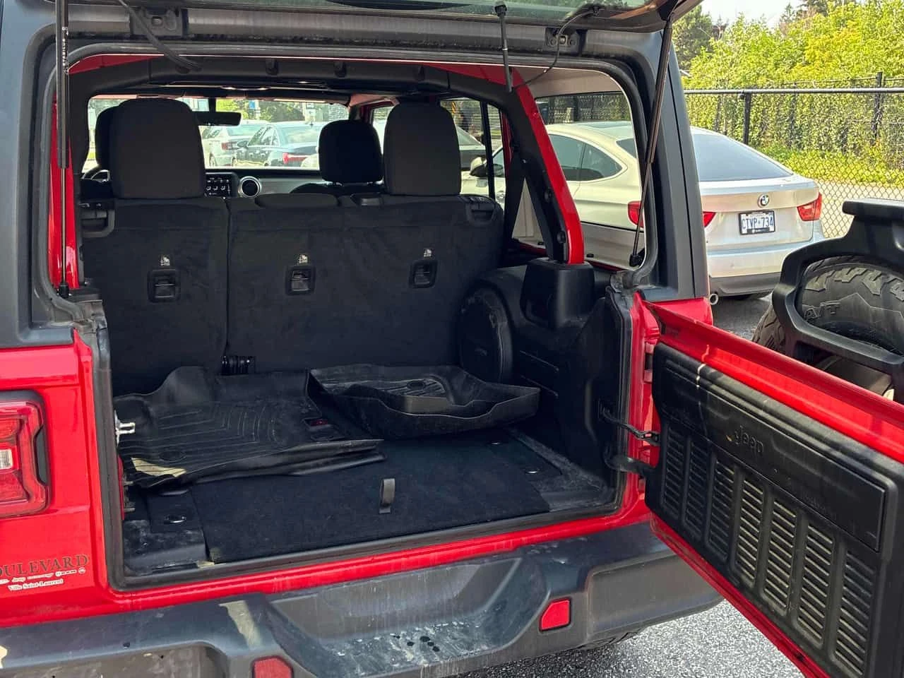 Jeep Wrangler * Sahara * АВТОКРЕДИТ БЕЗ ПЪРВОНАЧАЛНА ВНОСКА* , снимка 13 - Автомобили и джипове - 55182588
