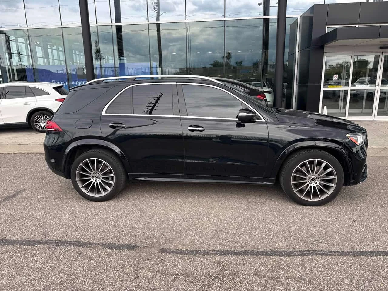 Mercedes-Benz GLE 450 AMG  | DISTRONIC | BURMESTER | ПОДГРЕВ | ОБУХВАНЕ | , снимка 3 - Автомобили и джипове - 55316657