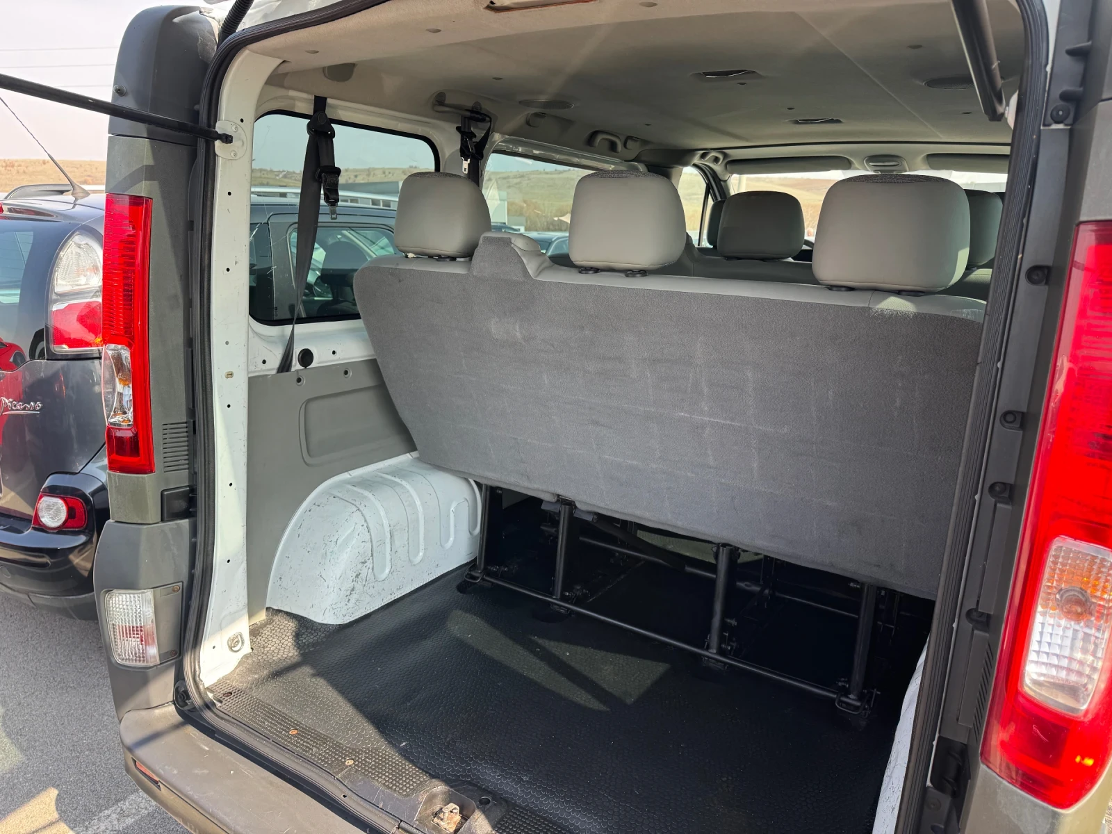 Renault Trafic 2.0D / 8+ 1 / Clima, снимка 10 - Бусове и автобуси - 53754162