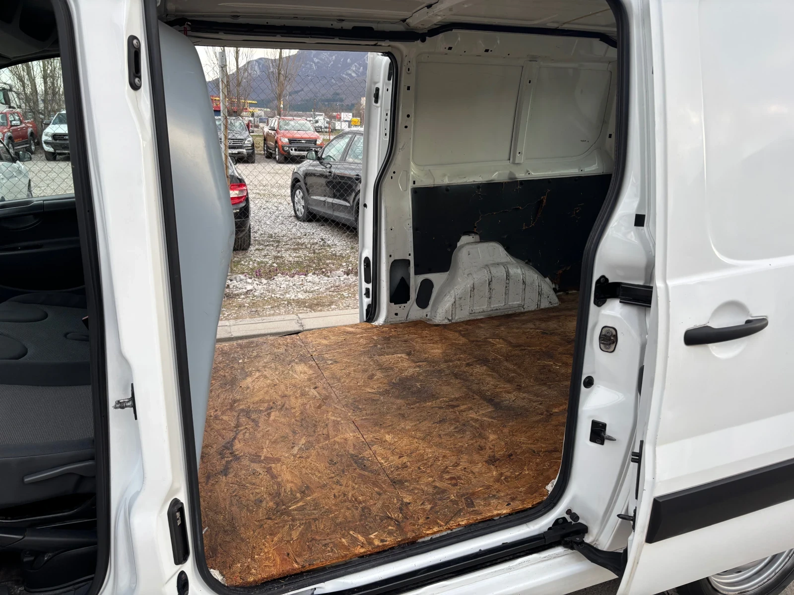 Toyota Proace 2.0d 128 �.� ����� �����  | Mobile.bg � ����������� 10