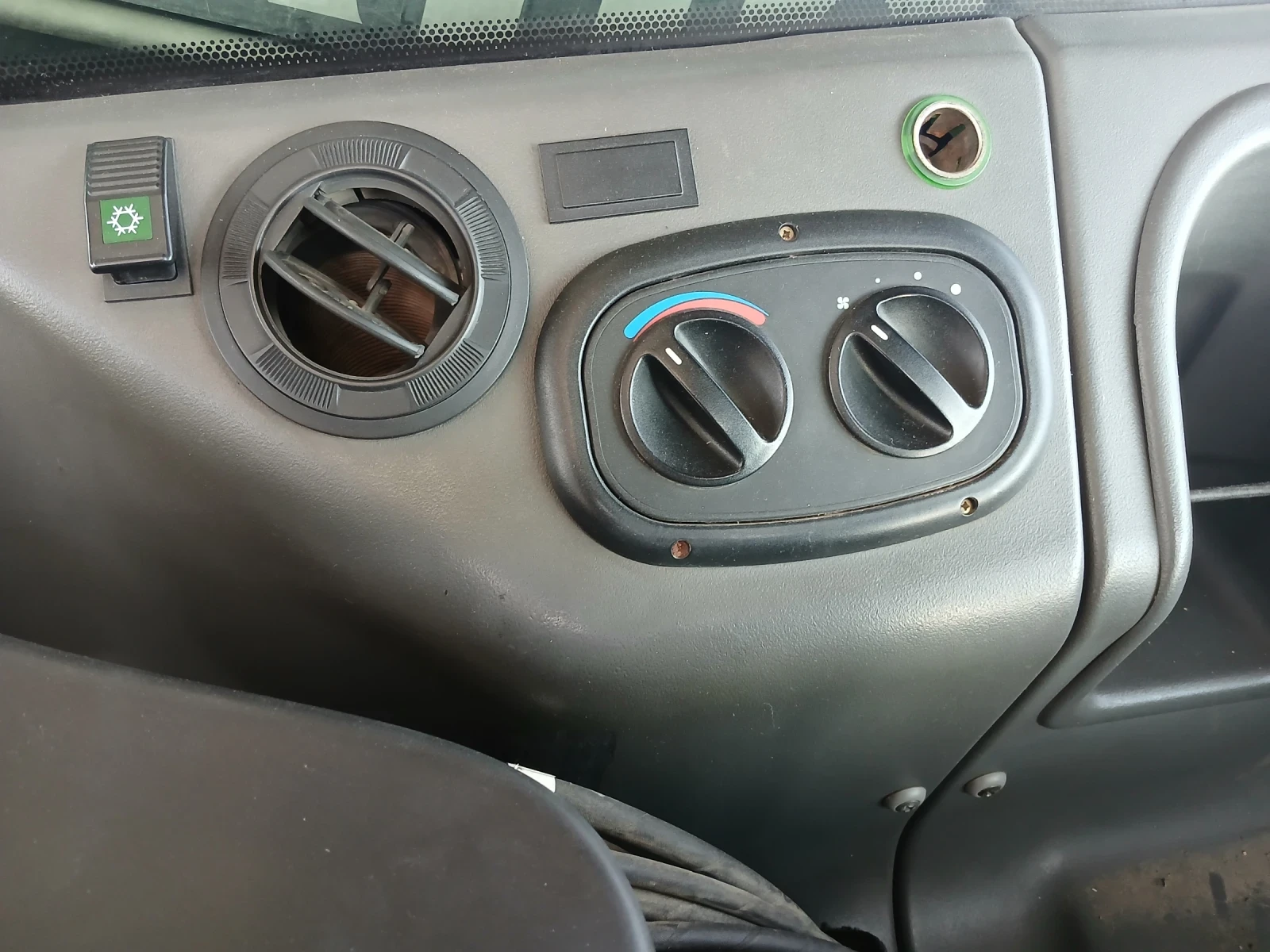 Телескопичен товарач New Holland LM5040 - изображение 4