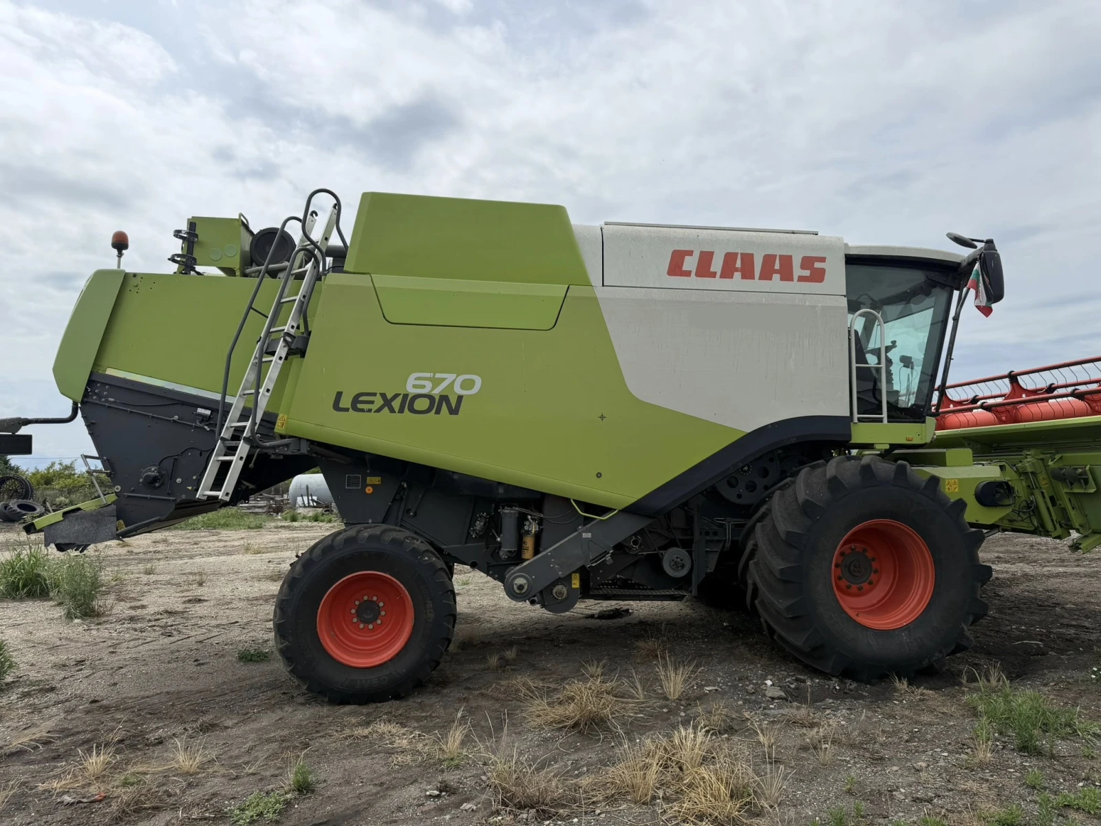 Комбайн Claas LEXION 670 MONTANA 4x4 + CLAAS VARIO 750 ЛИЗИНГ, снимка 3 - Селскостопанска техника - 54925022