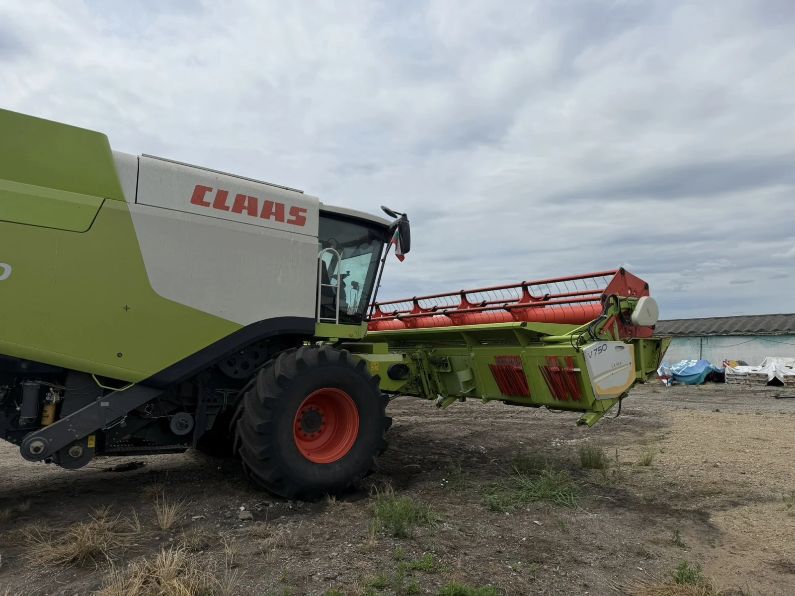 Комбайн Claas LEXION 670 MONTANA 4x4 + CLAAS VARIO 750 ЛИЗИНГ, снимка 2 - Селскостопанска техника - 54925022