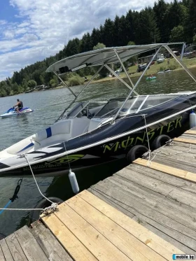 Моторна яхта Larson Larson, снимка 1