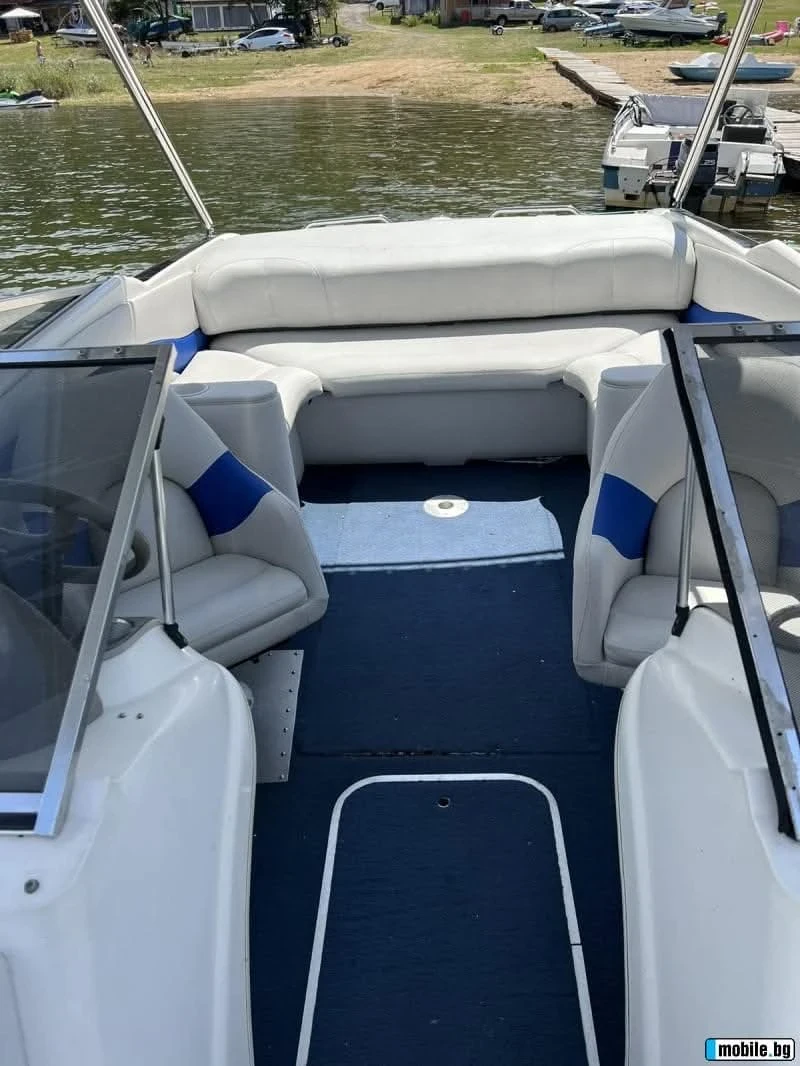 Моторна яхта Larson Larson, снимка 6 - Воден транспорт - 53747473