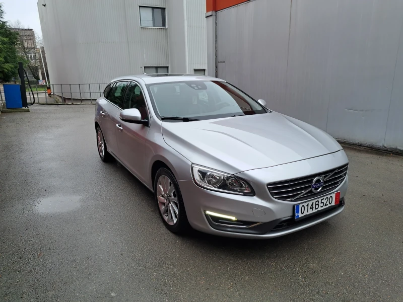 Volvo V60 R ДИЗАЙН D3, снимка 3 - Автомобили и джипове - 48282645