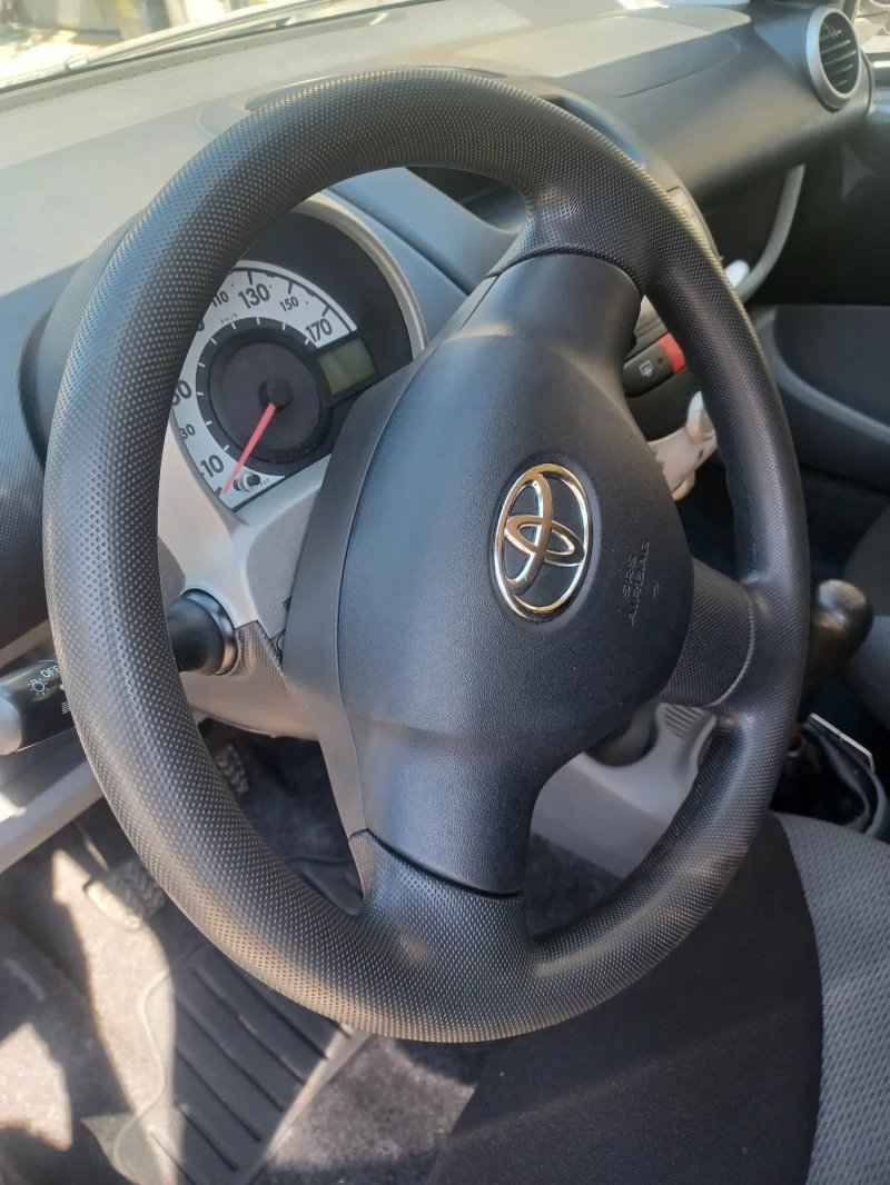 Toyota Aygo, снимка 4 - Автомобили и джипове - 52094515