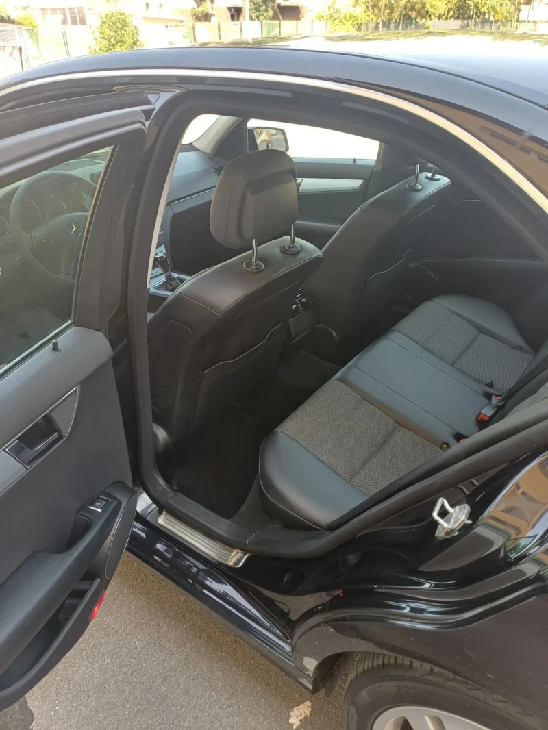 Mercedes-Benz C 220 Avangard, снимка 7 - Автомобили и джипове - 52701550