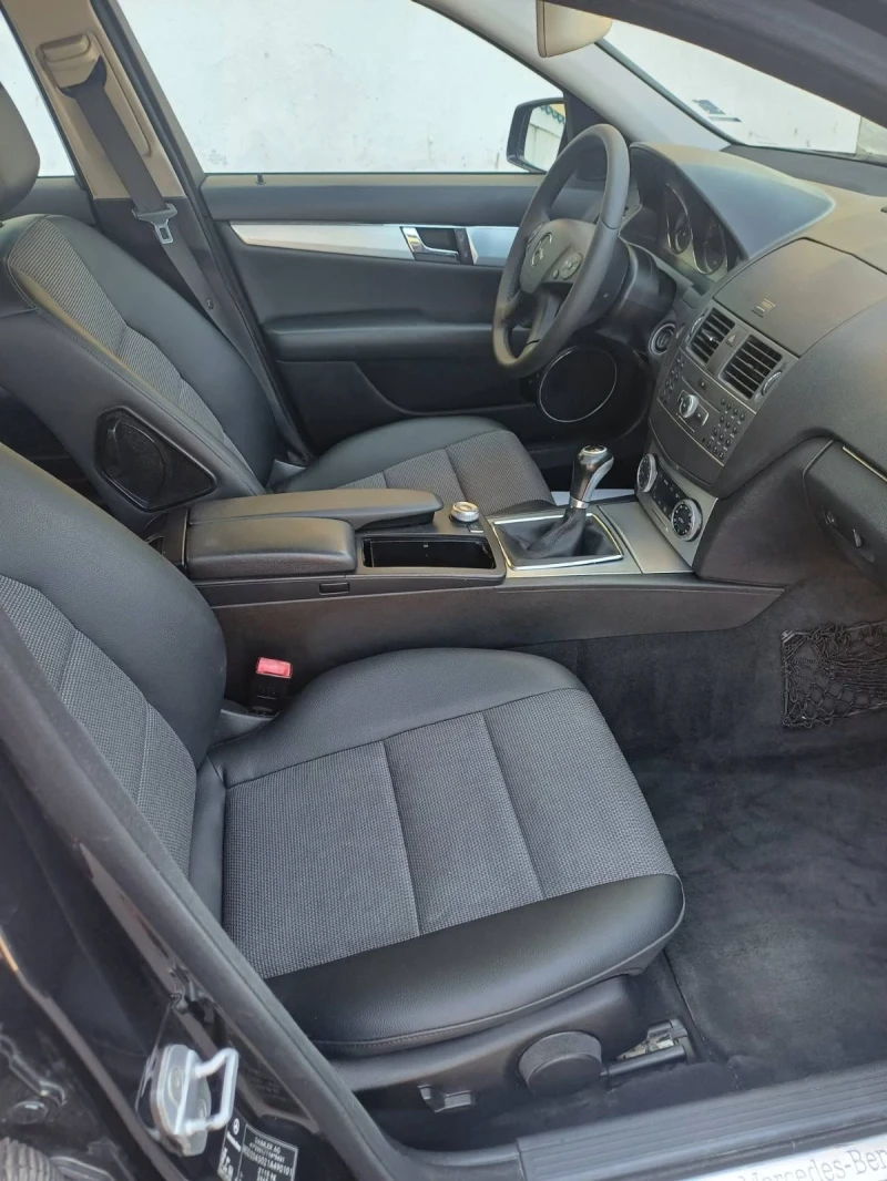 Mercedes-Benz C 220 Avangard, снимка 5 - Автомобили и джипове - 52701550
