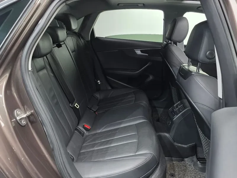 Audi A4 2.0 TDI, снимка 12 - Автомобили и джипове - 54144177