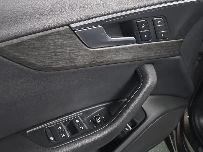 Audi A4 2.0 TDI, снимка 17 - Автомобили и джипове - 54144177