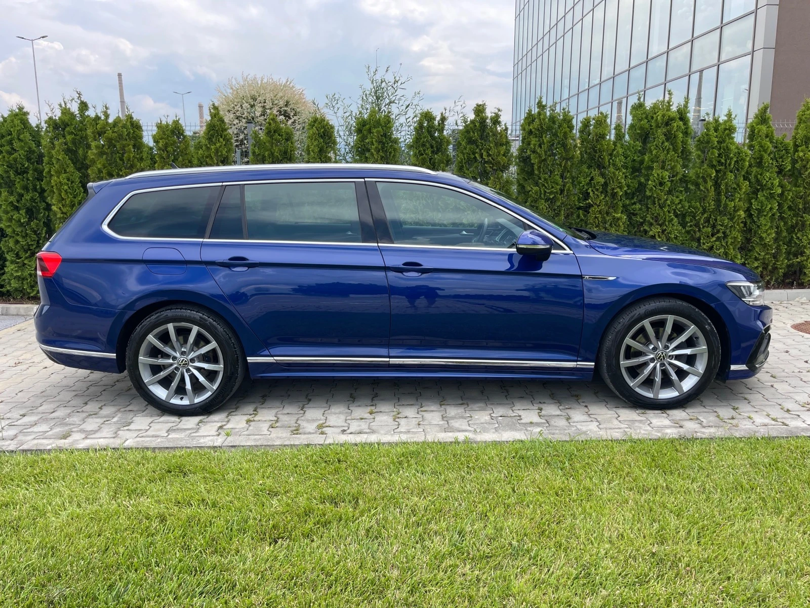 VW Passat R-LINE новия мотор 200кс ЛИЗИНГ - изображение 7