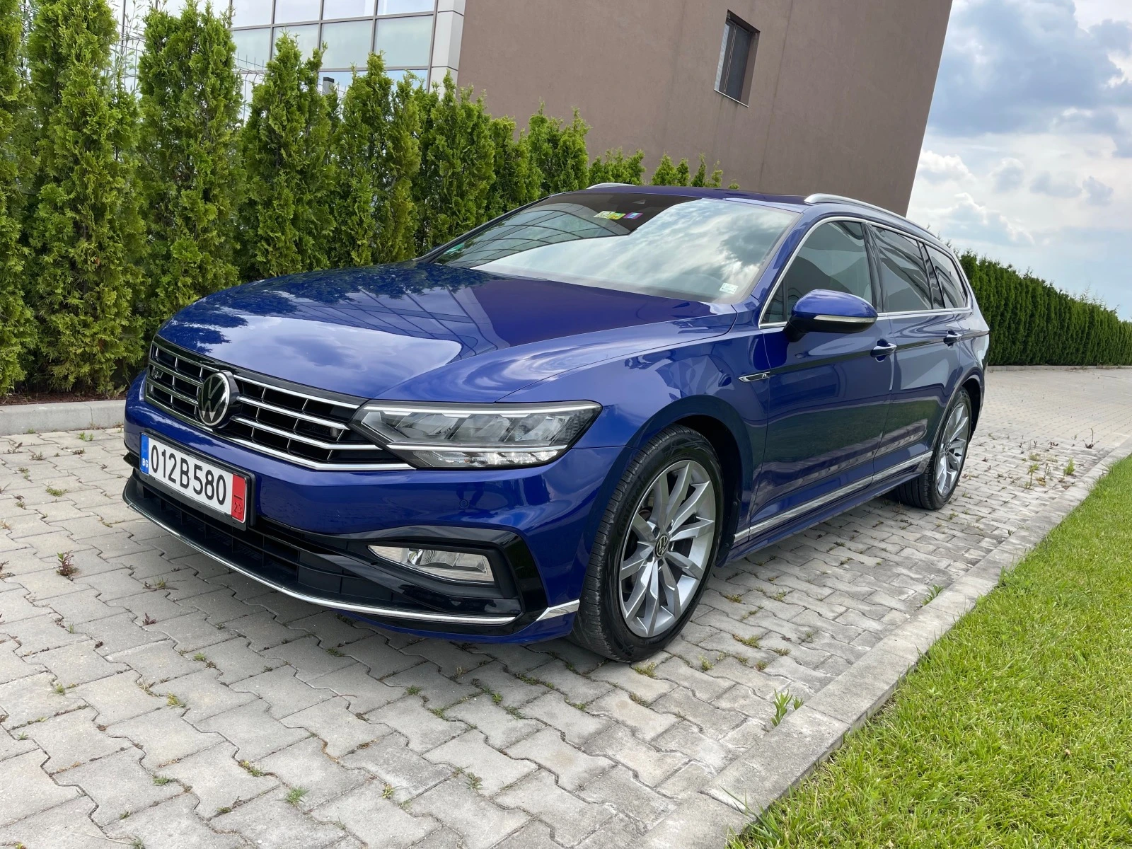 VW Passat R-LINE новия мотор 200кс ЛИЗИНГ - изображение 2