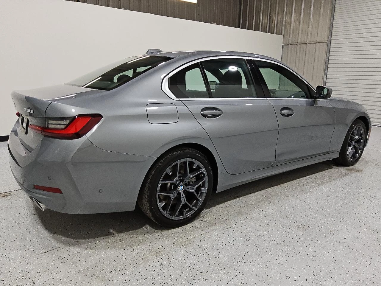 BMW 330 I * ФИКСИРАНА ЦЕНА* * КЛИП НА ДВИГАТЕЛ*  - изображение 4