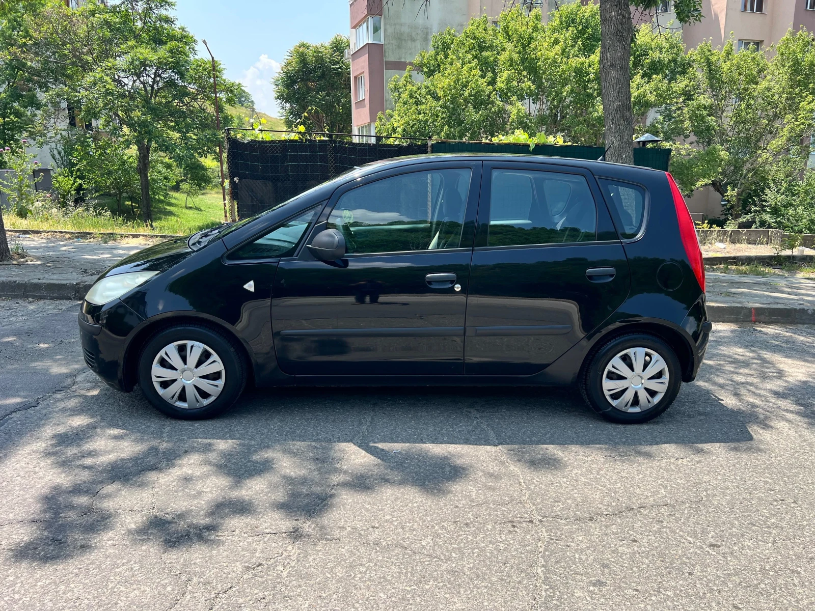 Mitsubishi Colt 1.1 бензин, всичко платено + бонус зимни гуми - изображение 4