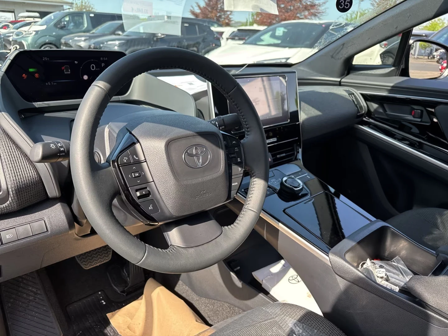 Toyota bZ4X BEV/FWD/205HP/COMFORT/NAVI/LED/KLESS/CPLAY/521g - изображение 8